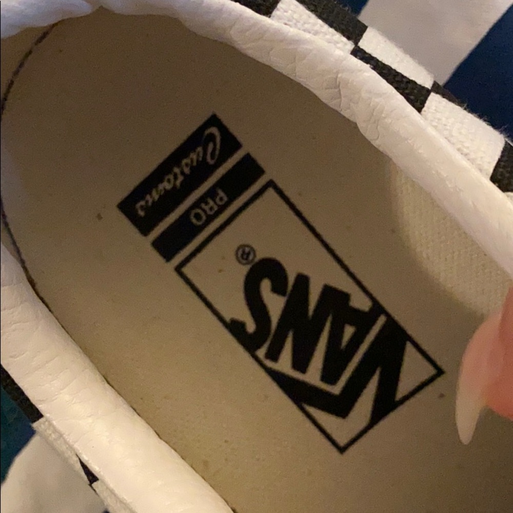 Custom vans - Picture 3 of 4